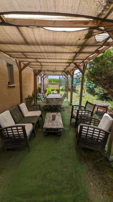 Saint-Sever Ravissant T2, Cl 3 Etoiles, 3 Pers Et 1 Enf , 3 Lits, Parking Et Patioアパートメント エクステリア 写真