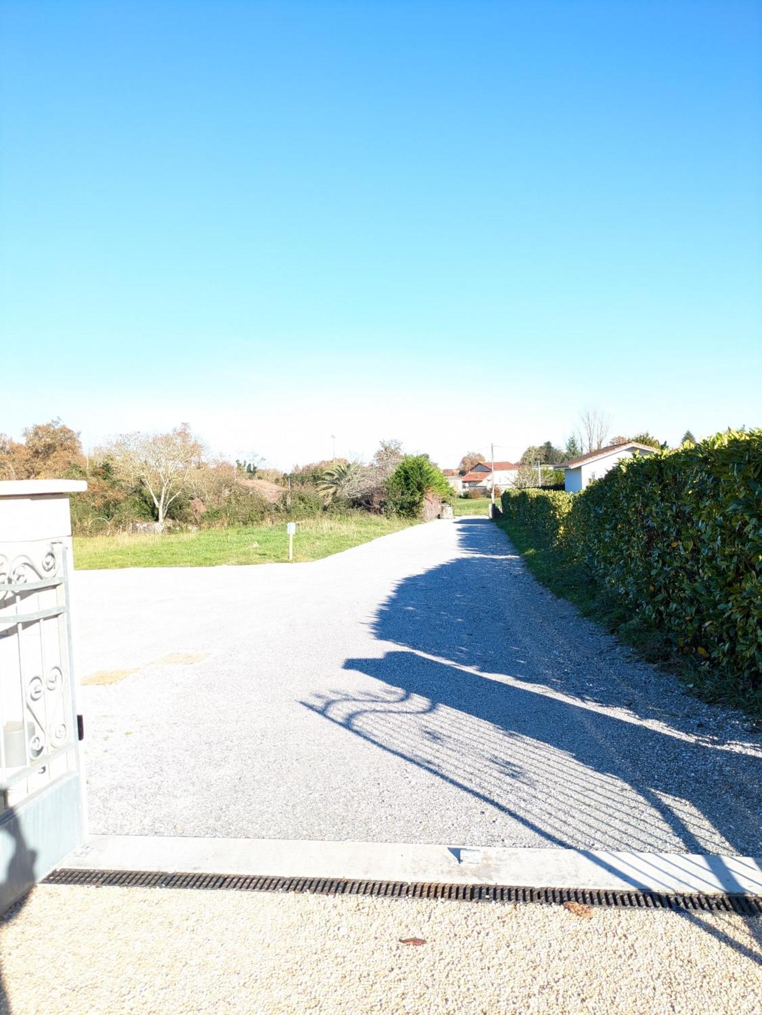 Saint-Sever Ravissant T2, Cl 3 Etoiles, 3 Pers Et 1 Enf , 3 Lits, Parking Et Patioアパートメント エクステリア 写真